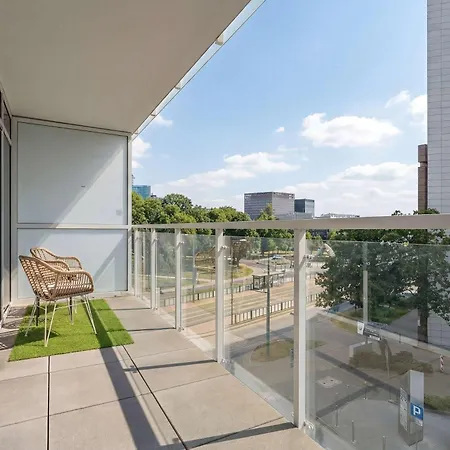 Przytulny Jasny Z Balkonem Oraz Parkingiem By Renters Apartamento